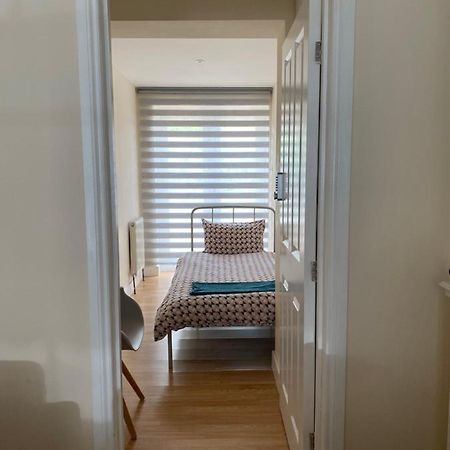 Single Room Only For One Adult Southall Exteriör bild