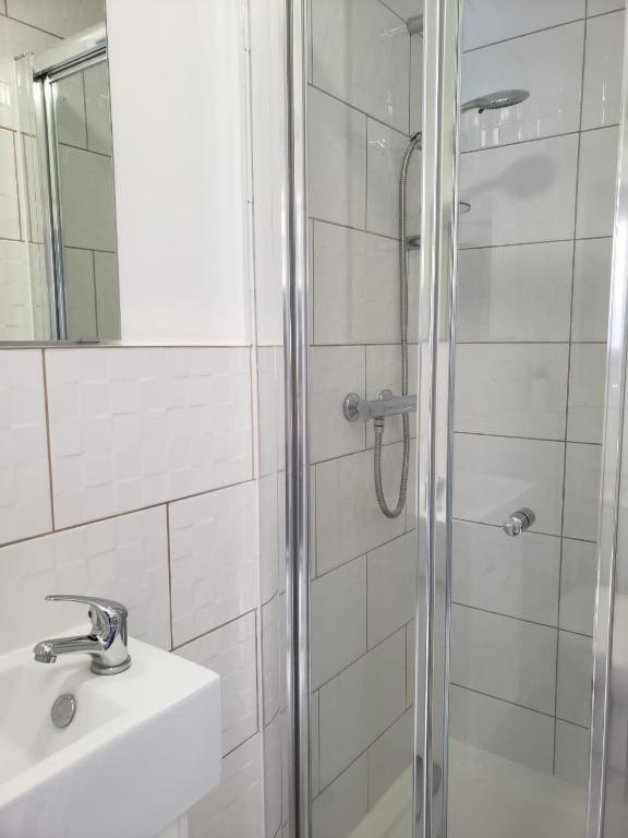 Single Room Only For One Adult Southall Exteriör bild