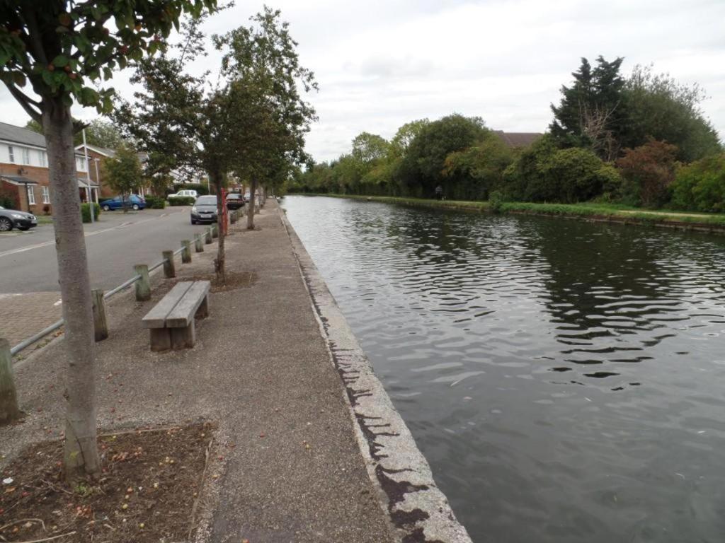 Single Room Only For One Adult Southall Exteriör bild
