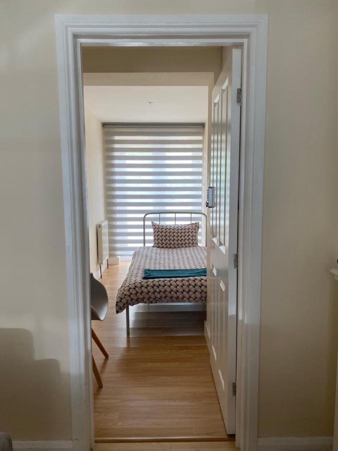 Single Room Only For One Adult Southall Exteriör bild