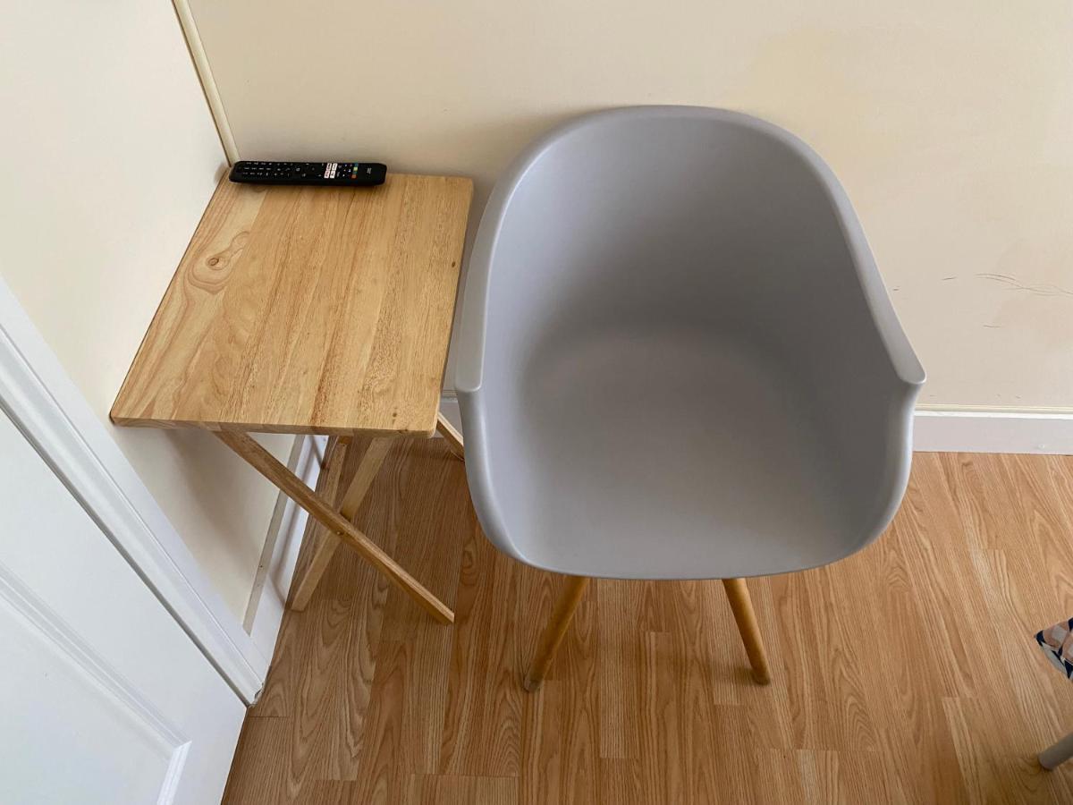 Single Room Only For One Adult Southall Exteriör bild