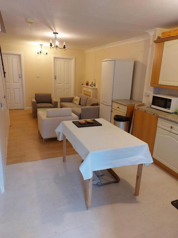 Single Room Only For One Adult Southall Exteriör bild