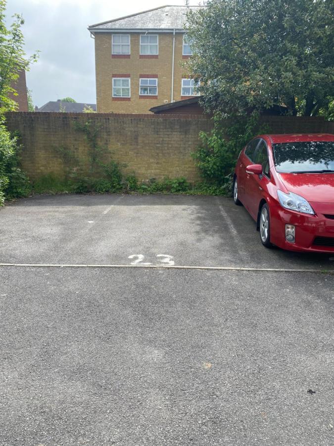 Single Room Only For One Adult Southall Exteriör bild